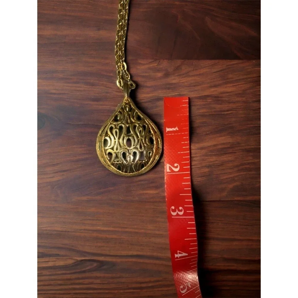 Vintage Gold-Tone Filigree Teardrop Pendant Necklace - Picture 6 of 9